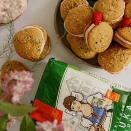 Sušenkové sendviče s jahodovým mascarpone