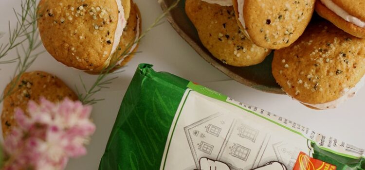 Sušenkové sendviče s jahodovým mascarpone Sušenkové sendviče s jahodovým mascarpone